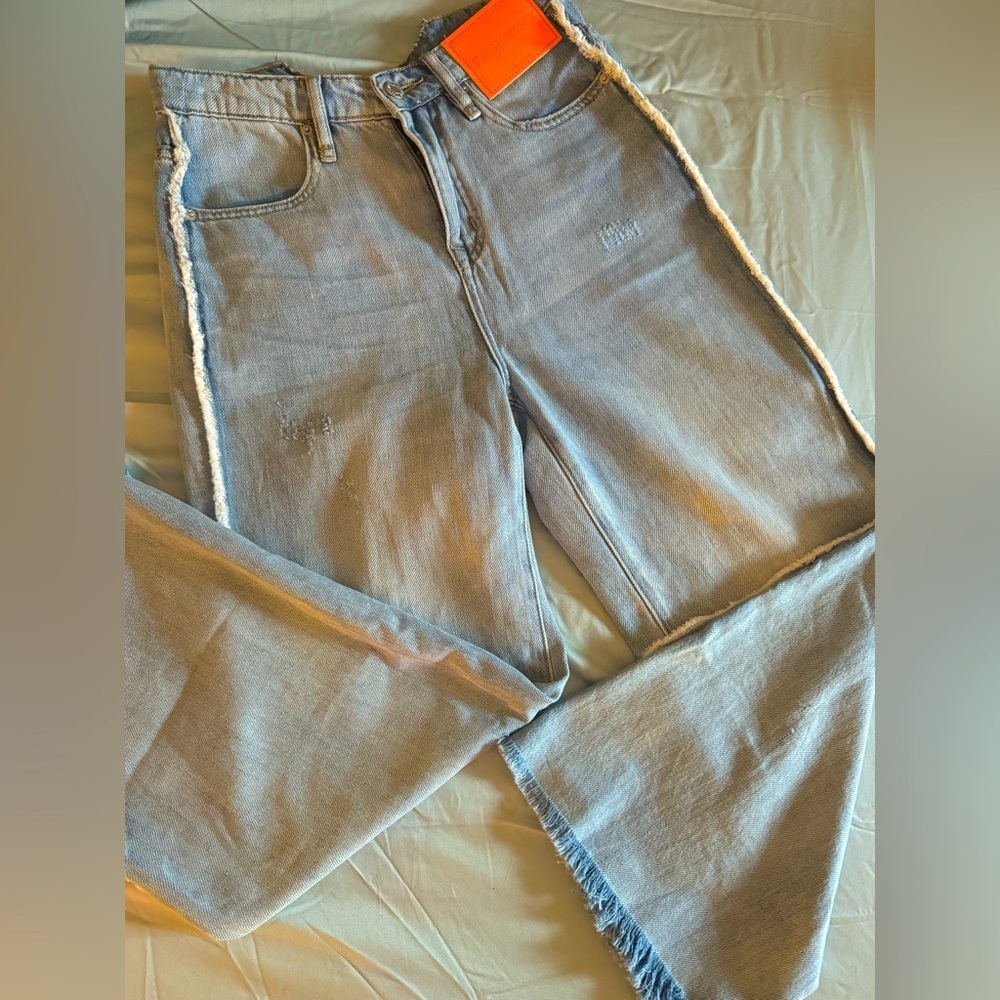 Fashion2 Wide Leg Flare Faded Distressed Cropped Jeans​​